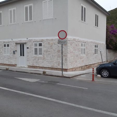 Studio Apartments Ana & Mia Vis Zewnętrze zdjęcie
