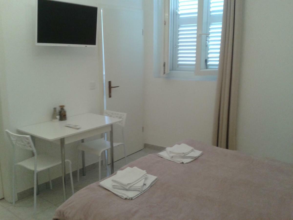 Studio Apartments Ana & Mia Vis Zewnętrze zdjęcie
