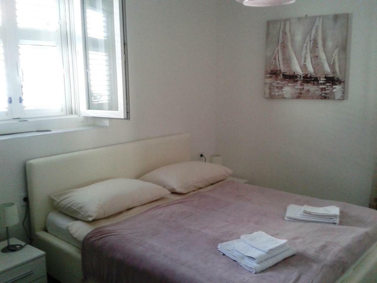 Studio Apartments Ana & Mia Vis Zewnętrze zdjęcie