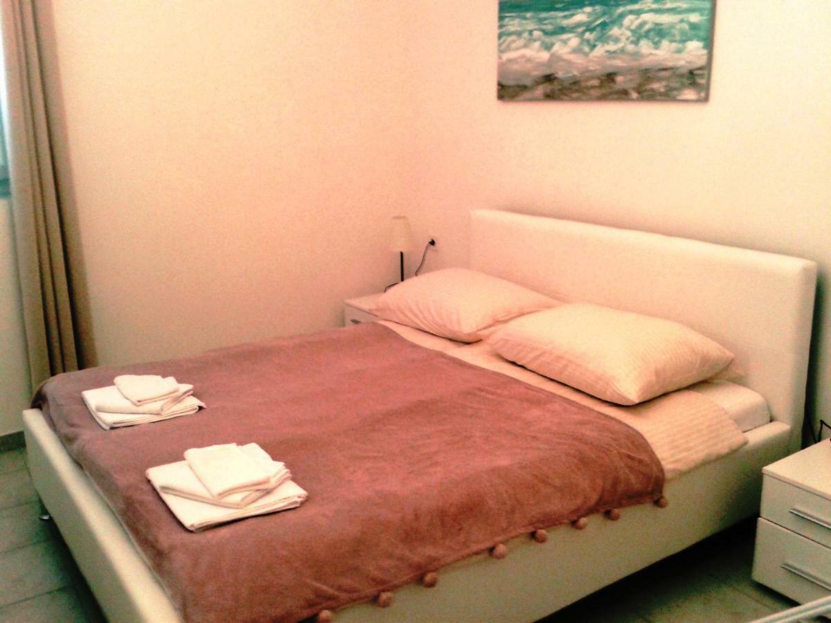 Studio Apartments Ana & Mia Vis Zewnętrze zdjęcie