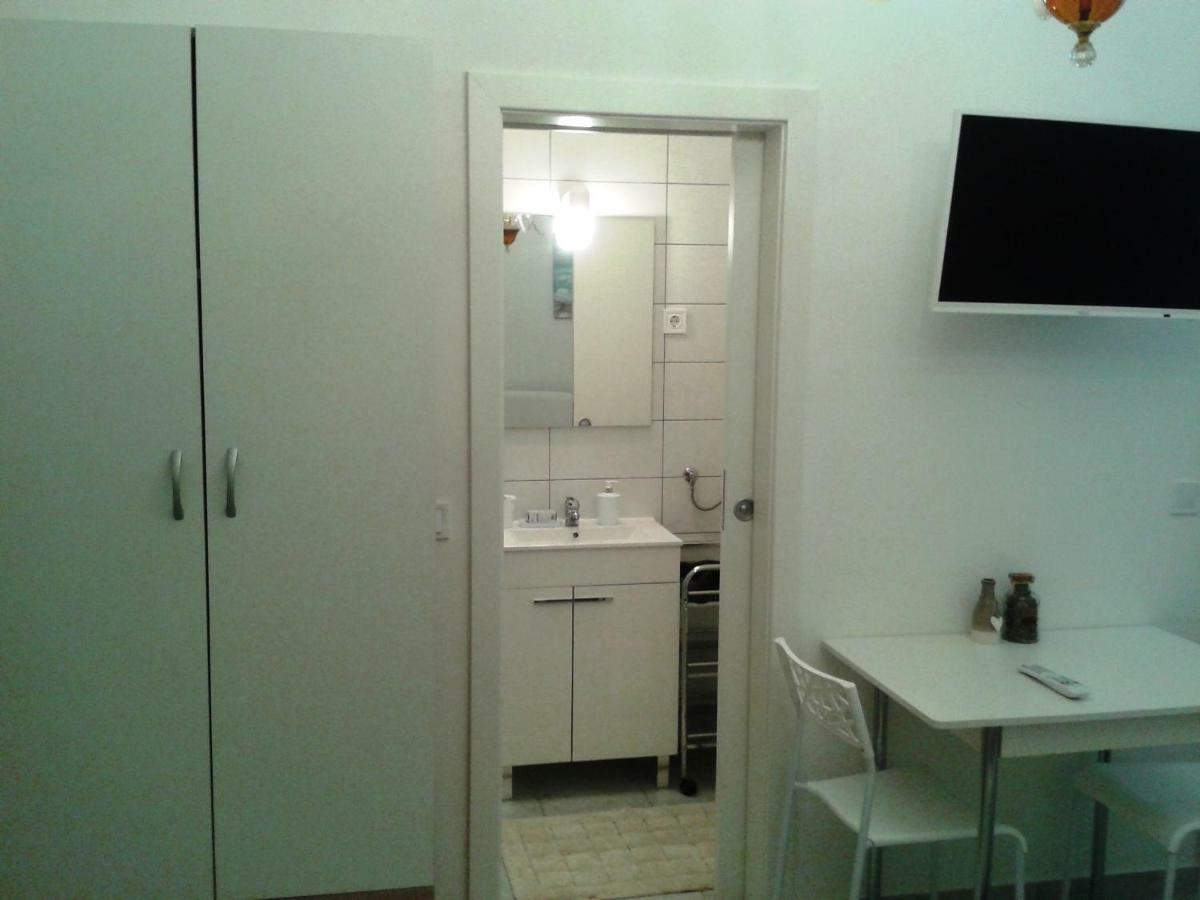 Studio Apartments Ana & Mia Vis Zewnętrze zdjęcie